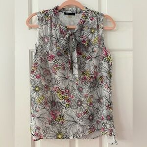 🦋Tommy Hilfiger Floral Print Sleeveless Blouse Top White Pink Black Size medium